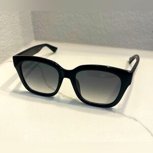 Gucci Authentic GG1338SK 003 (Shiny Black) 54-19-145 with case
